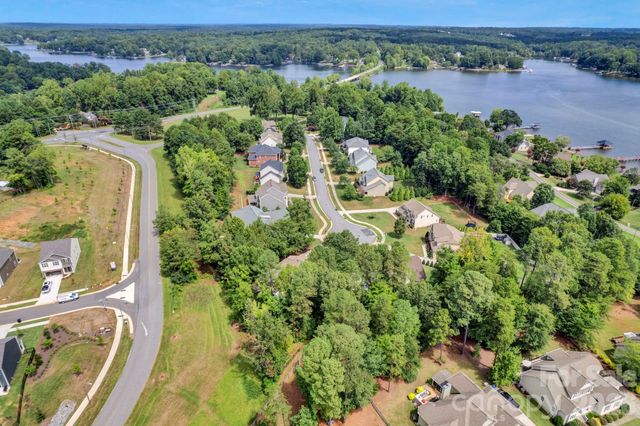 134 Lakeshore Hills Drive, Mooresville, NC 28117