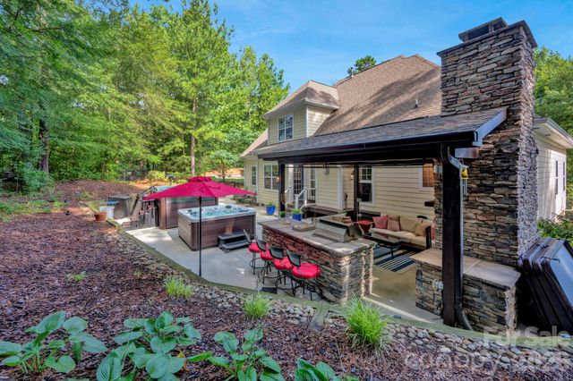 134 Lakeshore Hills Drive, Mooresville, NC 28117