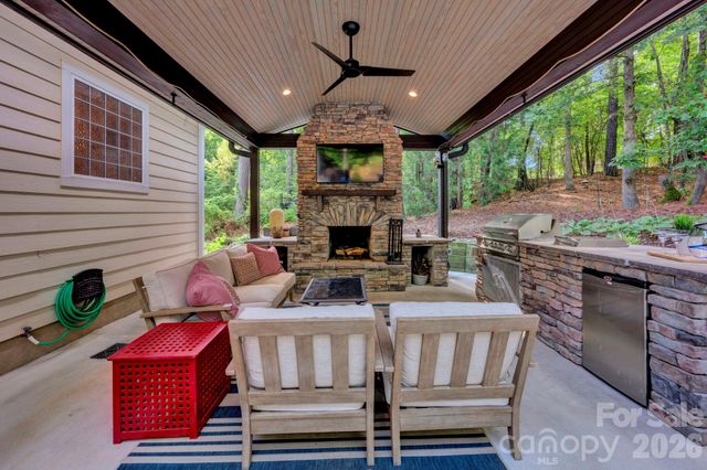 134 Lakeshore Hills Drive, Mooresville, NC 28117