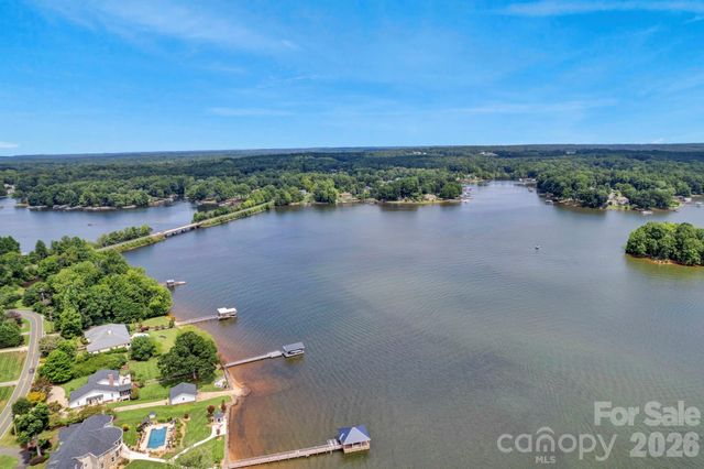 134 Lakeshore Hills Drive, Mooresville, NC 28117