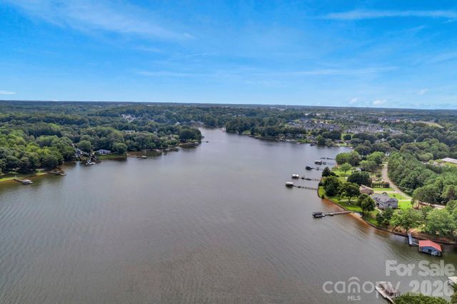 134 Lakeshore Hills Drive, Mooresville, NC 28117