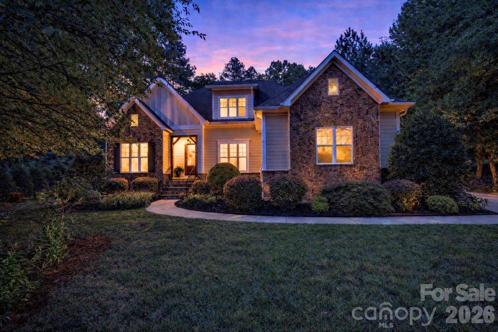 134 Lakeshore Hills Drive, Mooresville, NC 28117