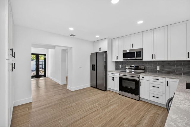 3900 Kenas Street, West Palm Beach, FL 33403