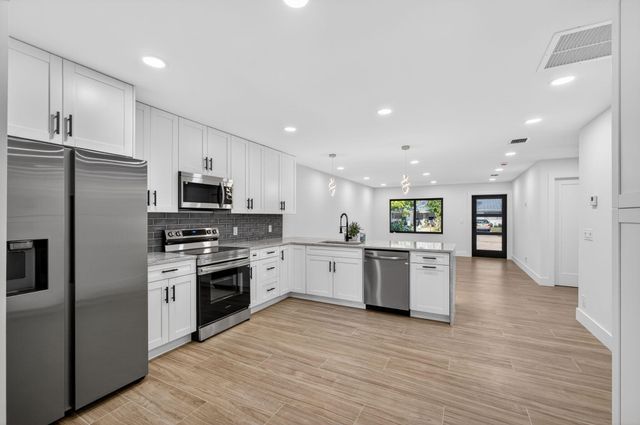 3900 Kenas Street, West Palm Beach, FL 33403