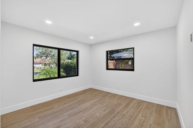 3900 Kenas Street, West Palm Beach, FL 33403