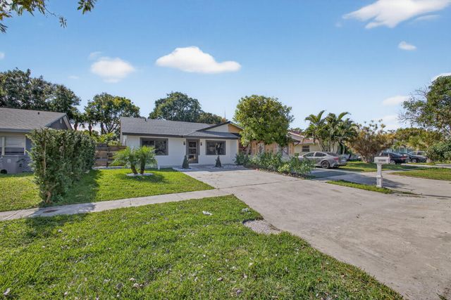 3900 Kenas Street, West Palm Beach, FL 33403