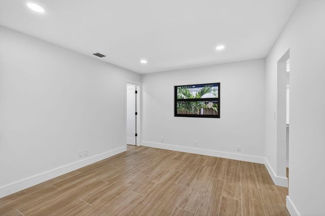 3900 Kenas Street, West Palm Beach, FL 33403