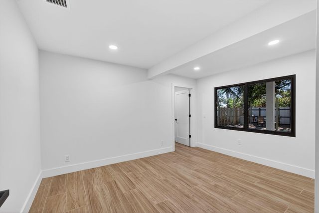 3900 Kenas Street, West Palm Beach, FL 33403