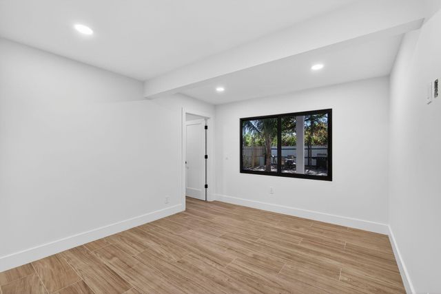 3900 Kenas Street, West Palm Beach, FL 33403