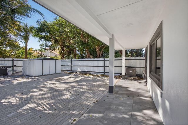 3900 Kenas Street, West Palm Beach, FL 33403