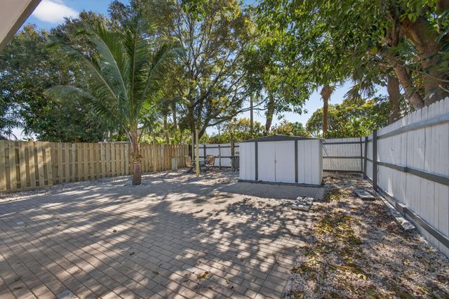 3900 Kenas Street, West Palm Beach, FL 33403