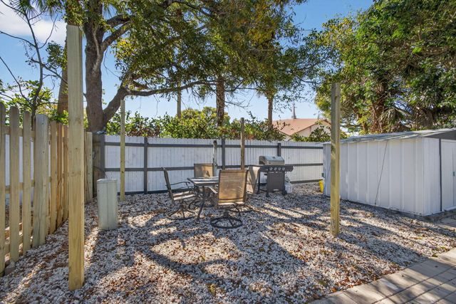 3900 Kenas Street, West Palm Beach, FL 33403