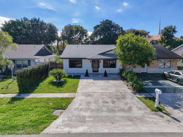 3900 Kenas Street, West Palm Beach, FL 33403