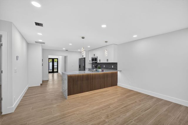 3900 Kenas Street, West Palm Beach, FL 33403