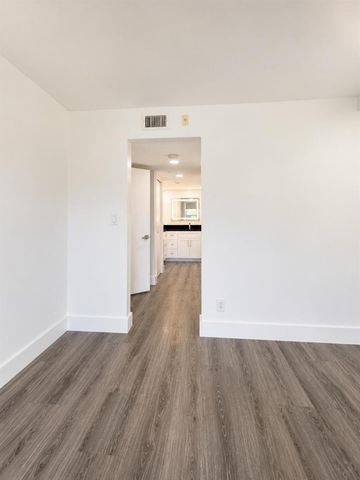 3930 Oaks Clubhouse Drive 303, Pompano Beach, FL 33069