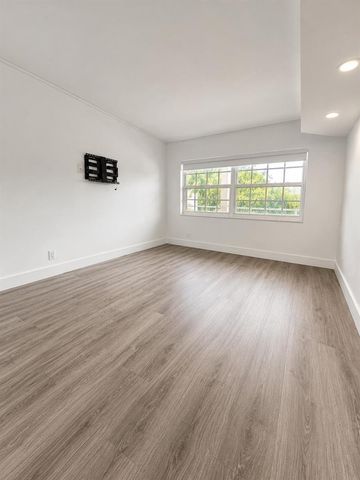 3930 Oaks Clubhouse Drive 303, Pompano Beach, FL 33069