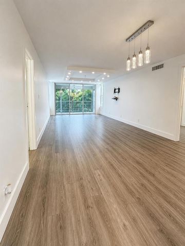 3930 Oaks Clubhouse Drive 303, Pompano Beach, FL 33069