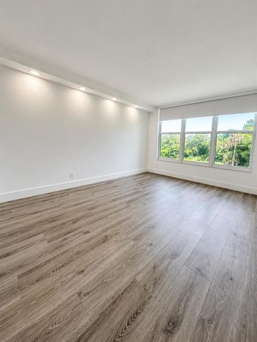 3930 Oaks Clubhouse Drive 303, Pompano Beach, FL 33069