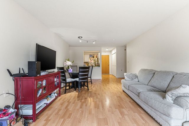 100 Rosemary Way 206, Needham, MA 02494