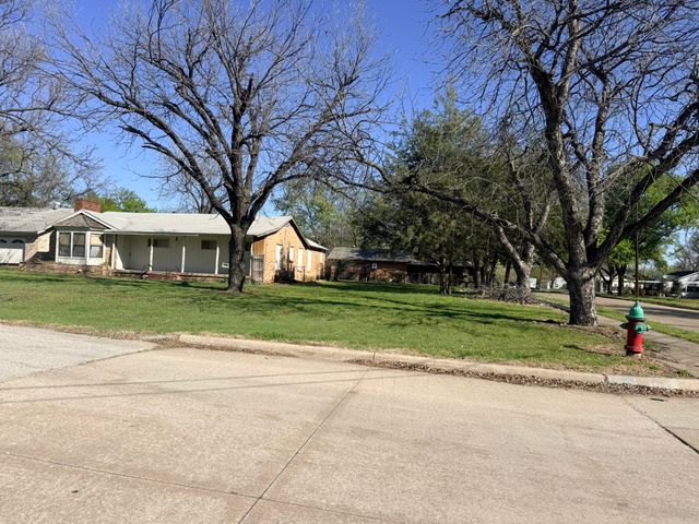 5829 Briarcliff Road, Haltom City, TX 76117