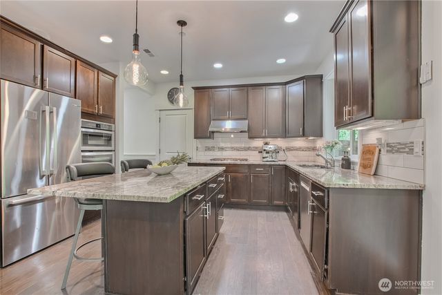 16426 85TH Place NE, Kenmore, WA 98028