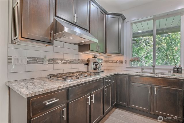 16426 85TH Place NE, Kenmore, WA 98028