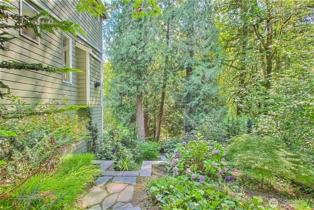 16426 85TH Place NE, Kenmore, WA 98028