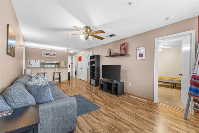 525 Southwest Parkway 302, College Station, TX 77840