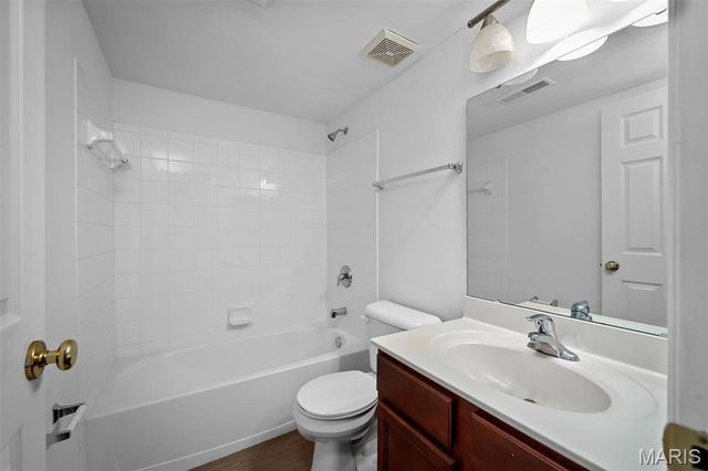 1946 Greenpoint Drive 202, St Louis, MO 63122