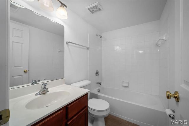 1946 Greenpoint Drive 202, St Louis, MO 63122