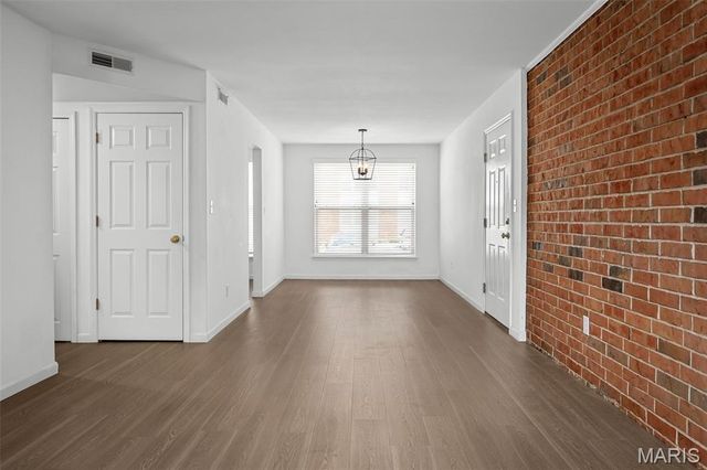 1946 Greenpoint Drive 202, St Louis, MO 63122