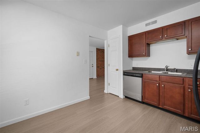 1946 Greenpoint Drive 202, St Louis, MO 63122