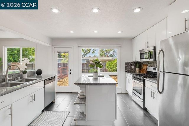 2725 Argyll Ave, Concord, CA 94520