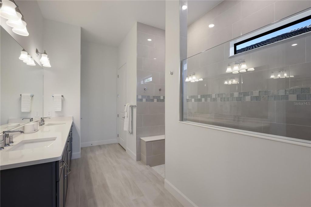 Image 25 of property listing at 18025 NORTHWOOD PLACE, Bradenton, FL 34202