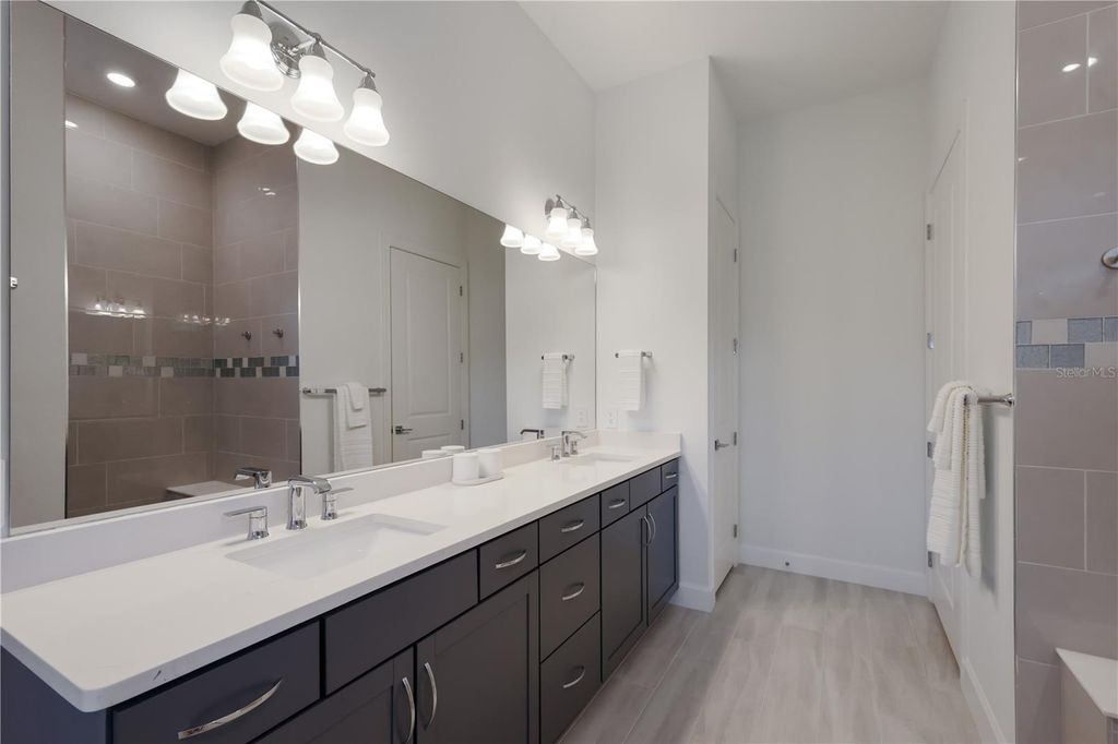 Image 26 of property listing at 18025 NORTHWOOD PLACE, Bradenton, FL 34202