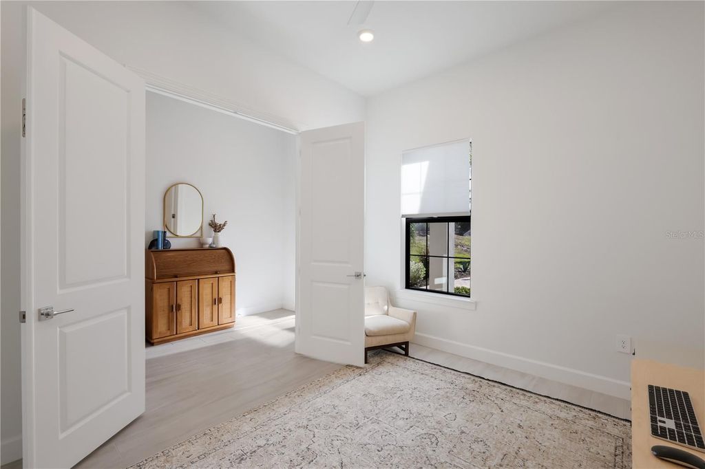 Image 9 of property listing at 18025 NORTHWOOD PLACE, Bradenton, FL 34202