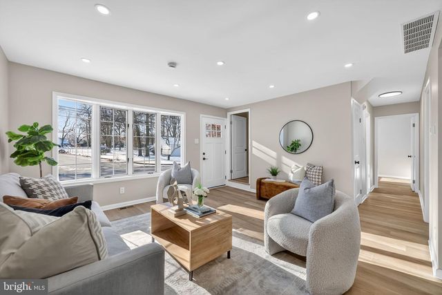 51 MILL RD, Burlington, NJ 08016