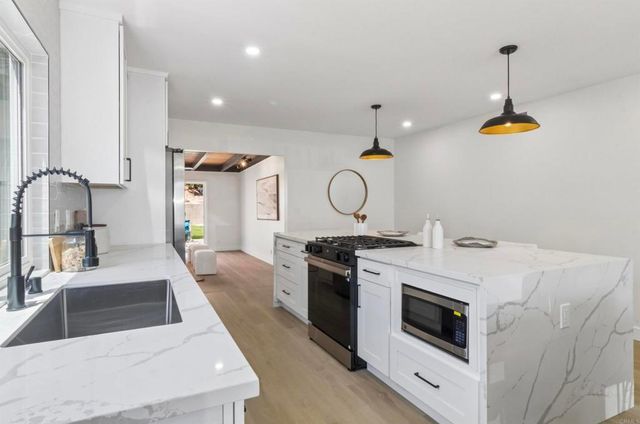 2415 Bali Cove, San Diego, CA 92139
