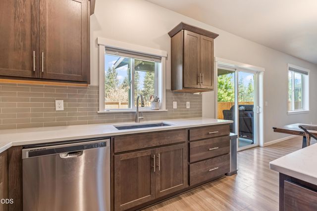 16504 Pine Creek Drive, La Pine, OR 97739