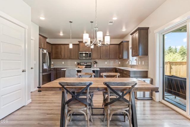 16504 Pine Creek Drive, La Pine, OR 97739