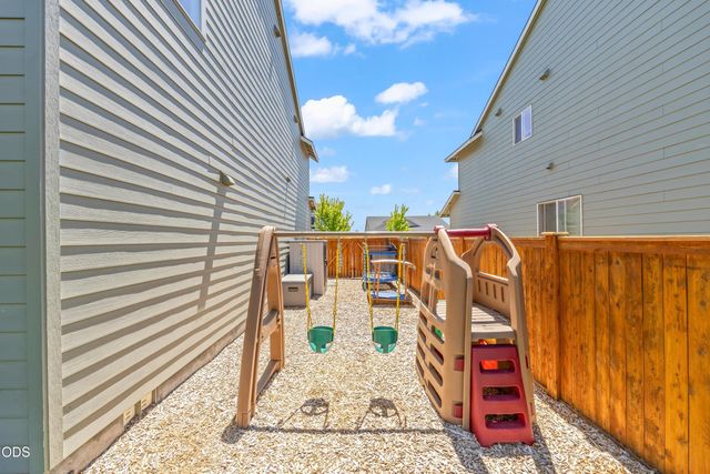 16504 Pine Creek Drive, La Pine, OR 97739