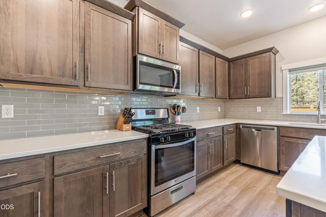 16504 Pine Creek Drive, La Pine, OR 97739