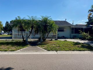 695 41ST STREET N, St Petersburg, FL 33713