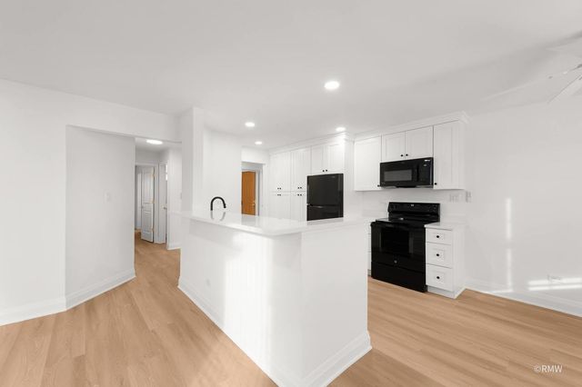 224 S Rush Street 3A, Itasca, IL 60143