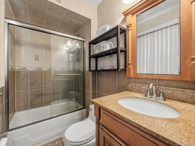 8 Carl Court, Spring Valley, NY 10977