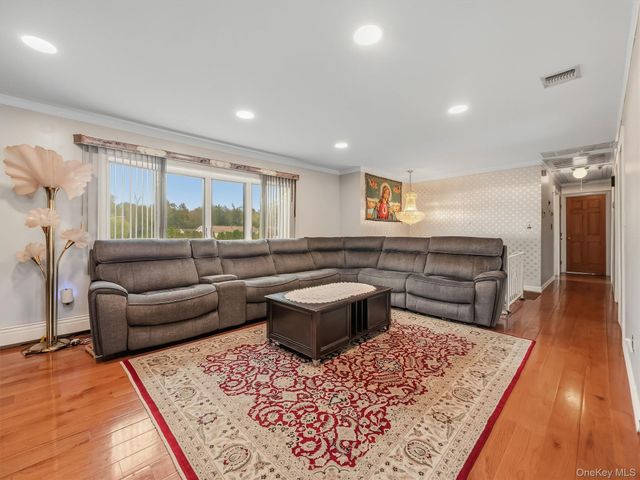 8 Carl Court, Spring Valley, NY 10977