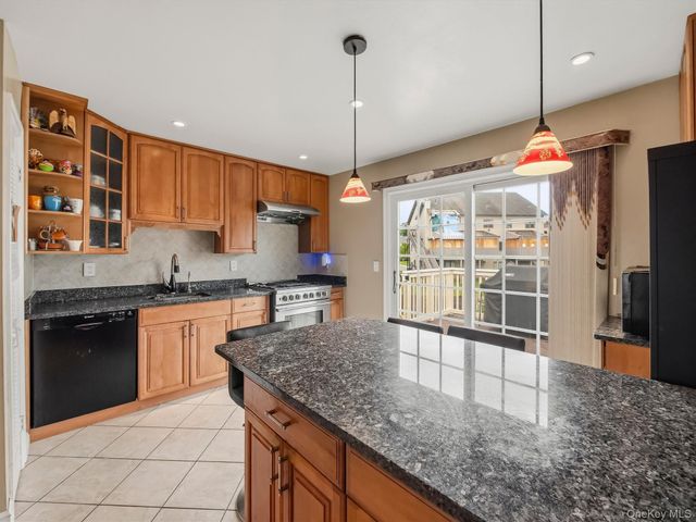 8 Carl Court, Spring Valley, NY 10977