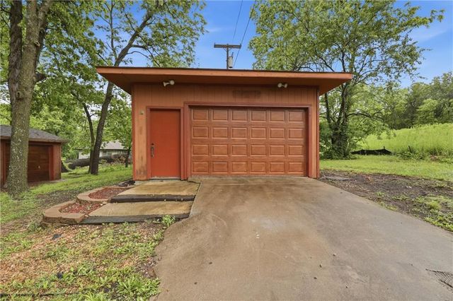 875 Kendall Road, Peculiar, MO 64078