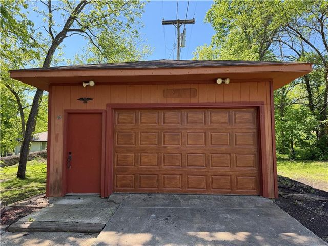 875 Kendall Road, Peculiar, MO 64078