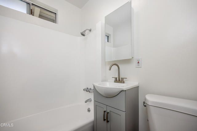 3620 S Budlong Avenue, Los Angeles, CA 90007